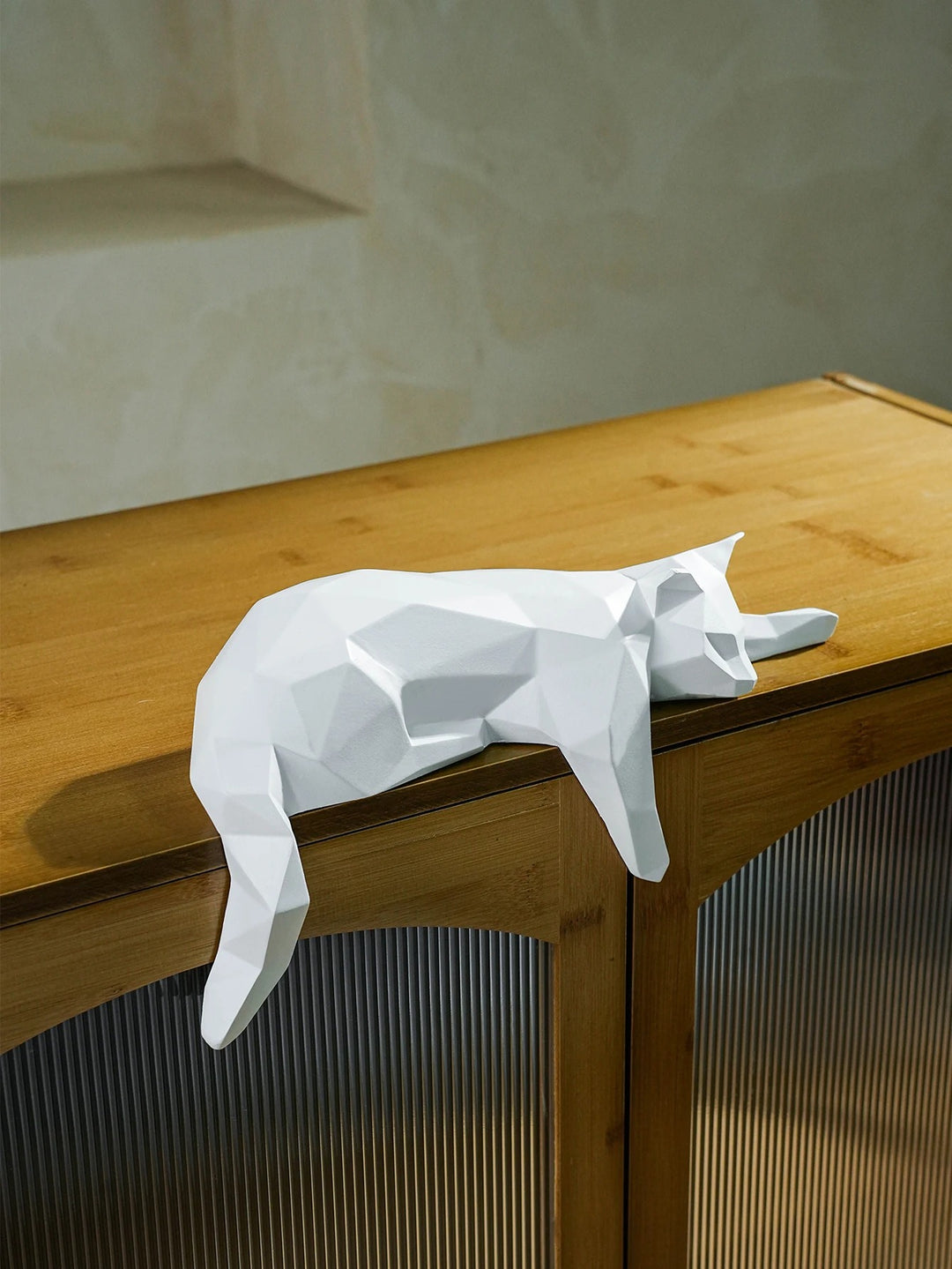 Cedro™ | Geometrische Statue einer ruhenden Katze