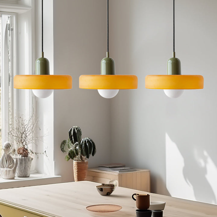 Vintage Flair 3-köpfige Pendelleuchte aus farbigem Glas