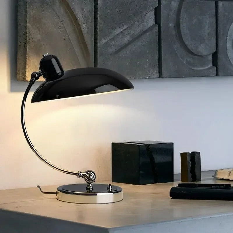 Darion™ | Schlanke, flexible und Zeitlose Schreibtischlampe