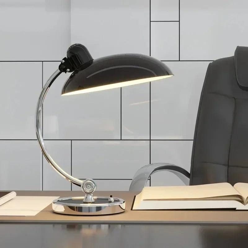 Darion™ | Schlanke, flexible und Zeitlose Schreibtischlampe