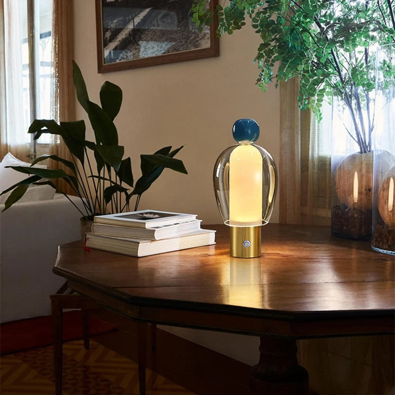 Celesto™ | Schlanke, verspielte und tragbare Tischlampe