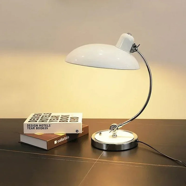 Darion™ | Schlanke, flexible und Zeitlose Schreibtischlampe